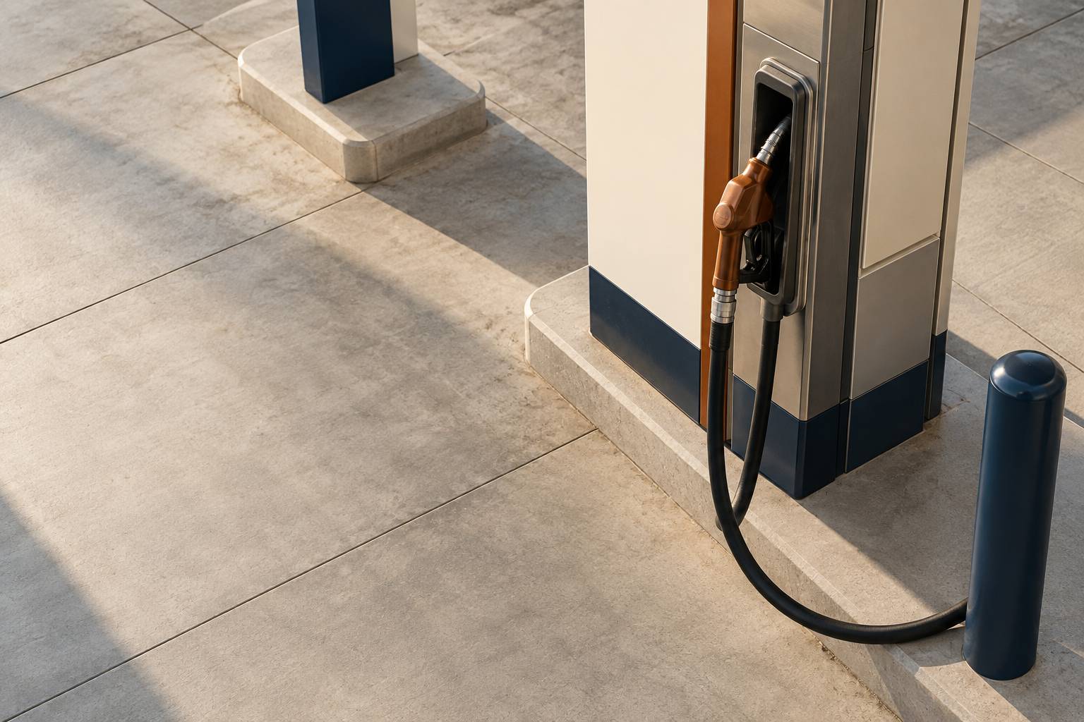 Pistolet de carburant pose sur son support en station-service